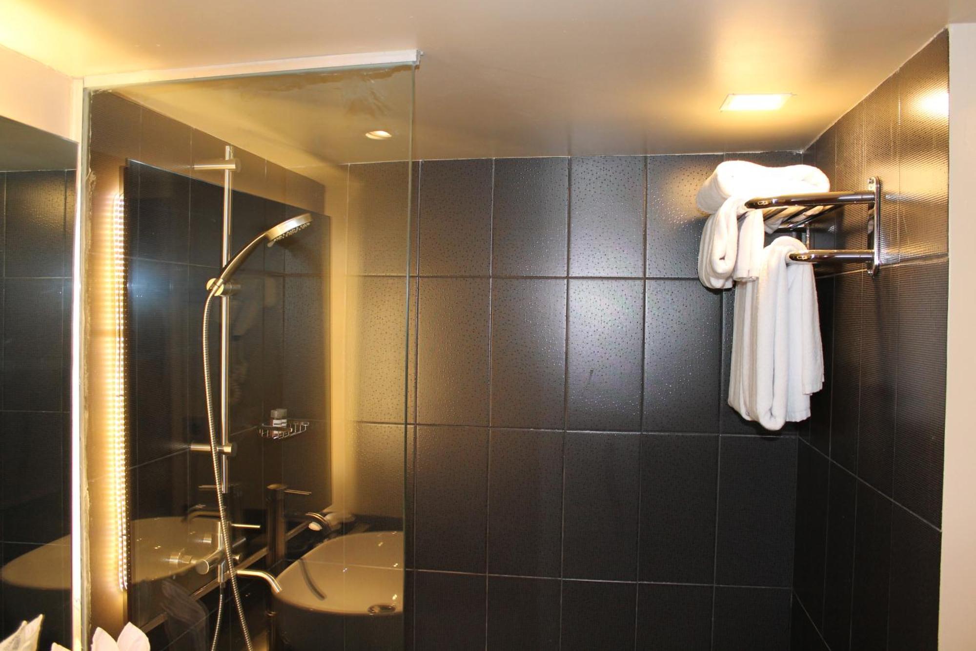 Doulos Phos The Ship Hotel Lagoi Room photo