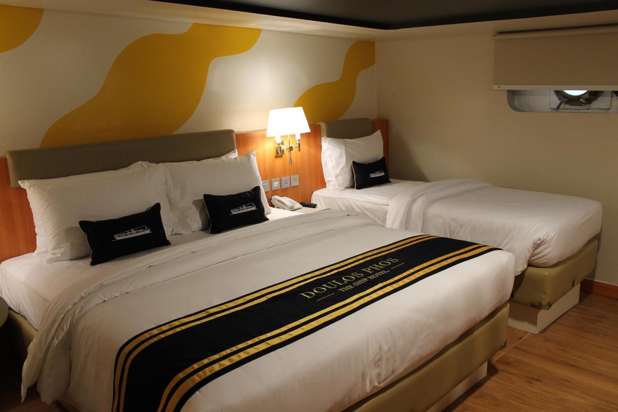 Doulos Phos The Ship Hotel Lagoi Room photo