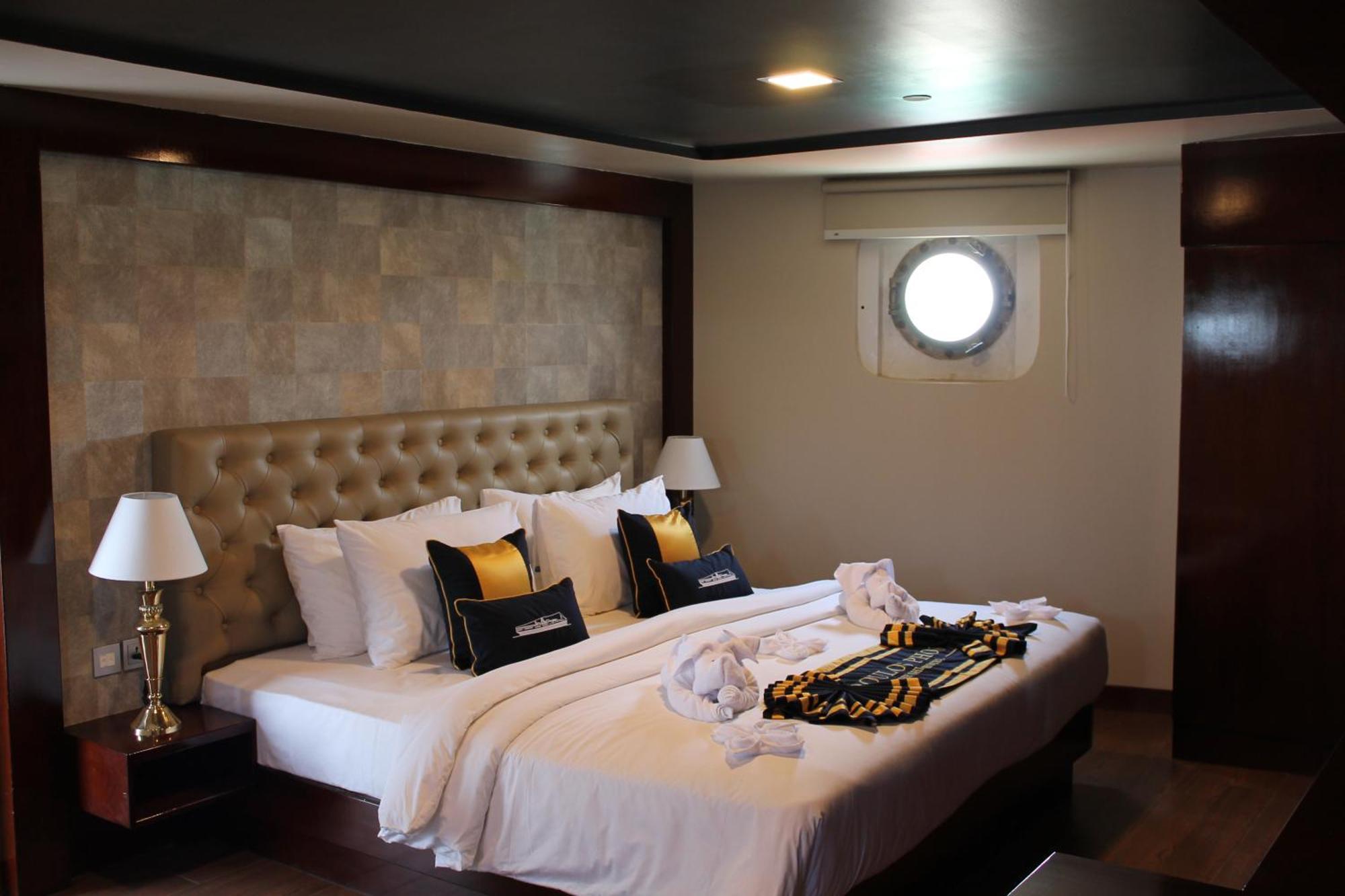 Doulos Phos The Ship Hotel Lagoi Room photo