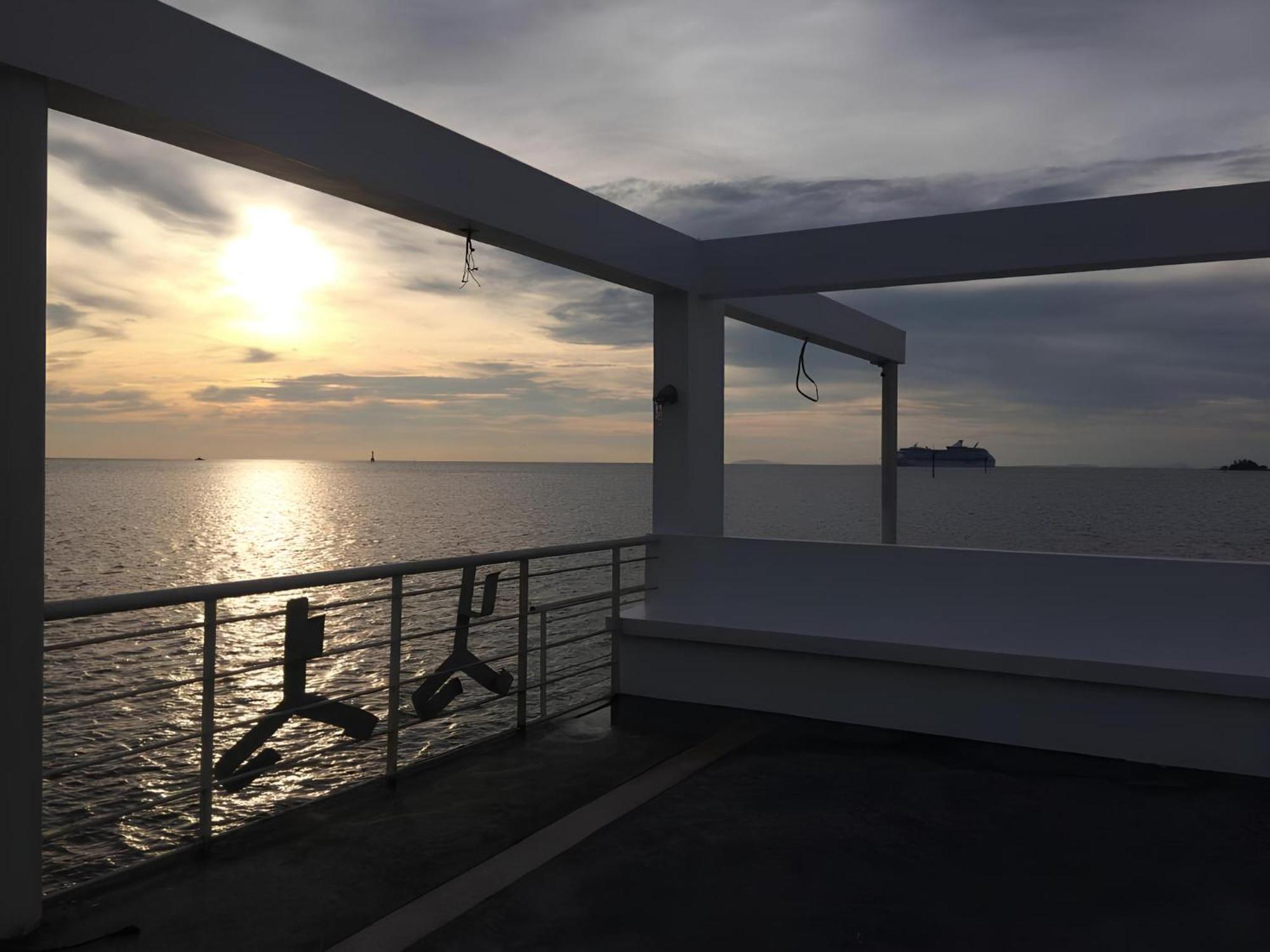 Doulos Phos The Ship Hotel Lagoi Exterior photo