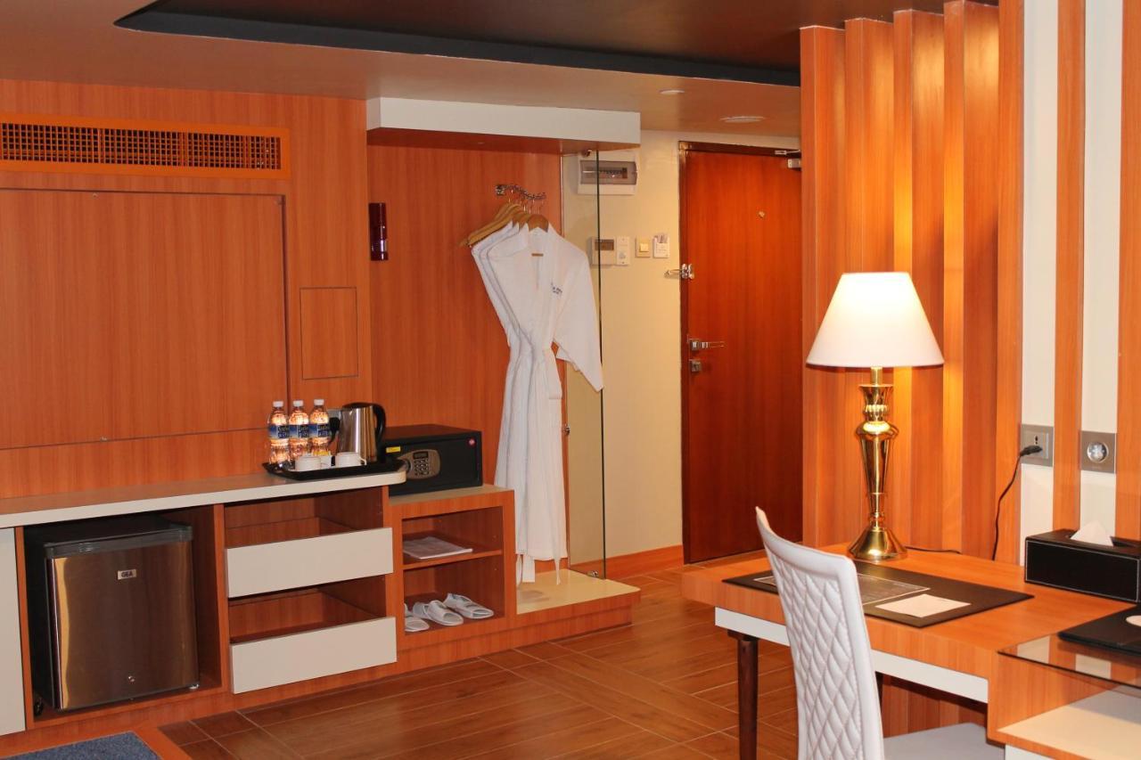 Doulos Phos The Ship Hotel Lagoi Exterior photo