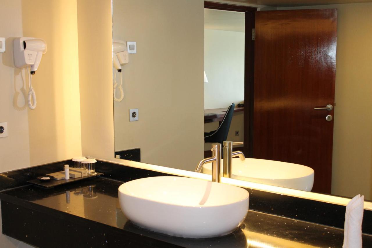 Doulos Phos The Ship Hotel Lagoi Room photo